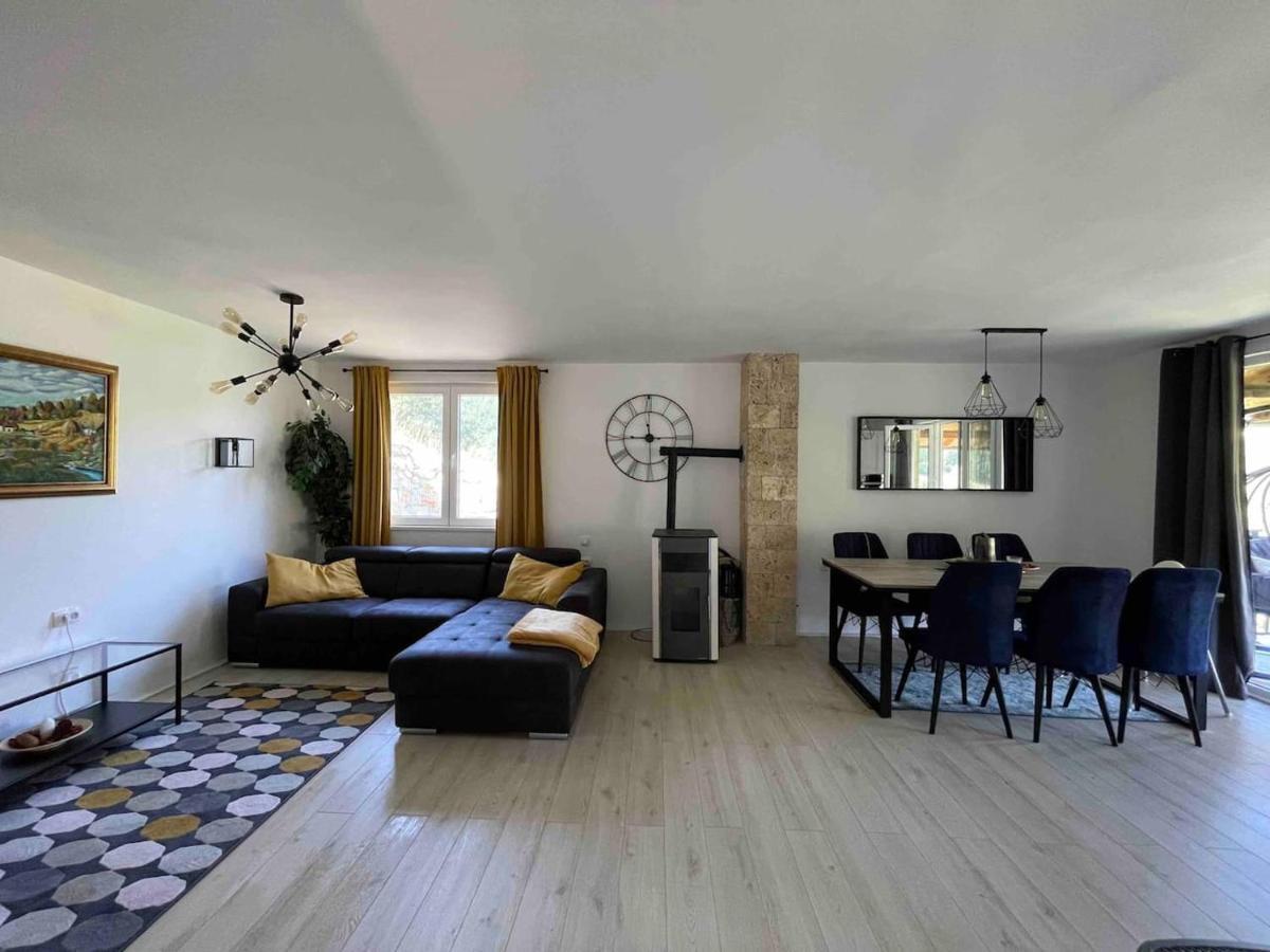 Vila Maslacak Popovici Luaran gambar